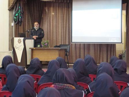 آگاهی دانش آموزان از آسیب های سایبری