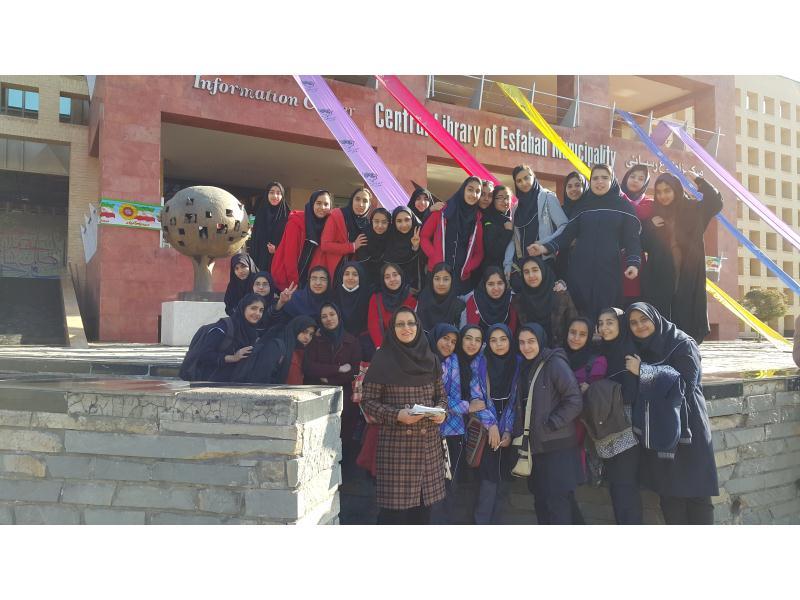 بازدید از کتابخانه مرکزی شهرداری