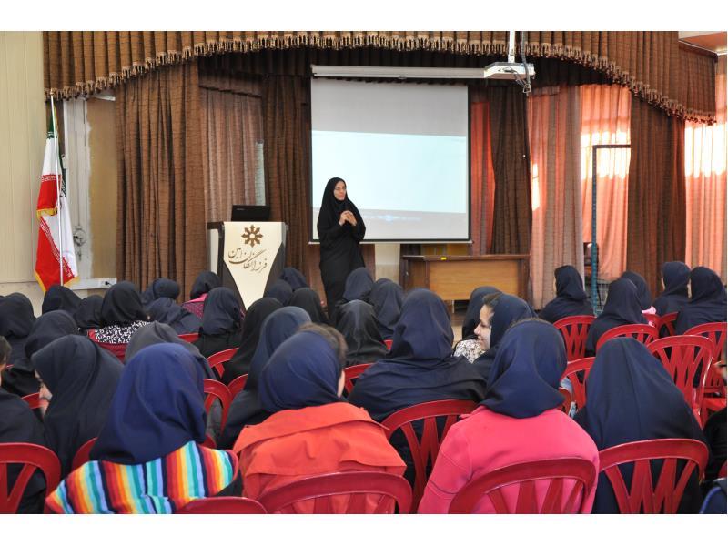 کارسوق ژنتیک مدارس سمپاد در فرزانگان امین2