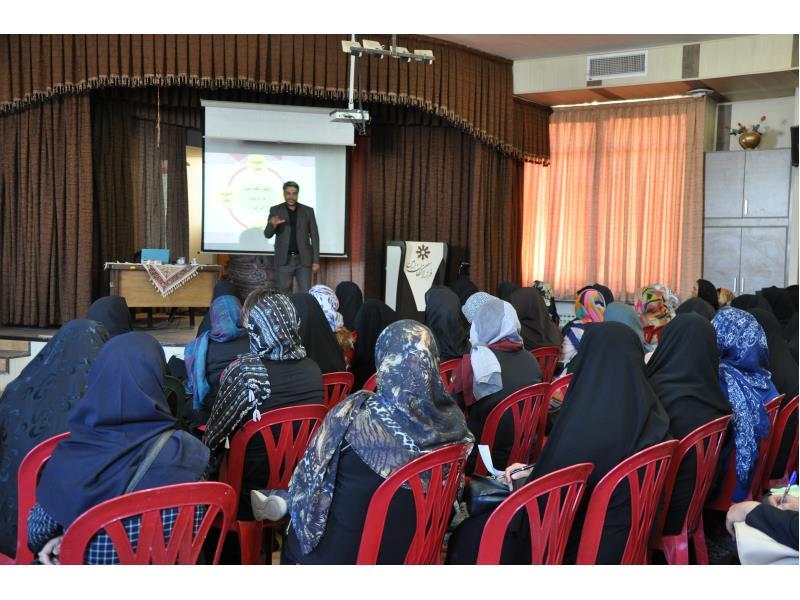 آموزش خانواده ویژه پایه نهم (سخنران: استاد مهران)