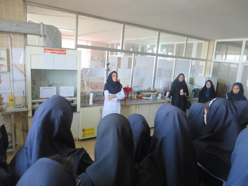 بازدید از کارخانه لبنیات هنگامه